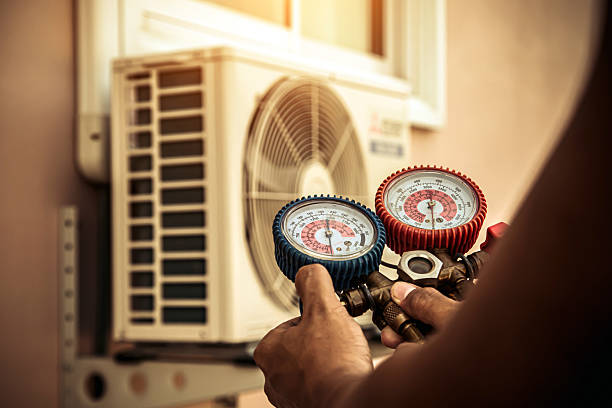 Professional Hvac technician working in Wapella, IL